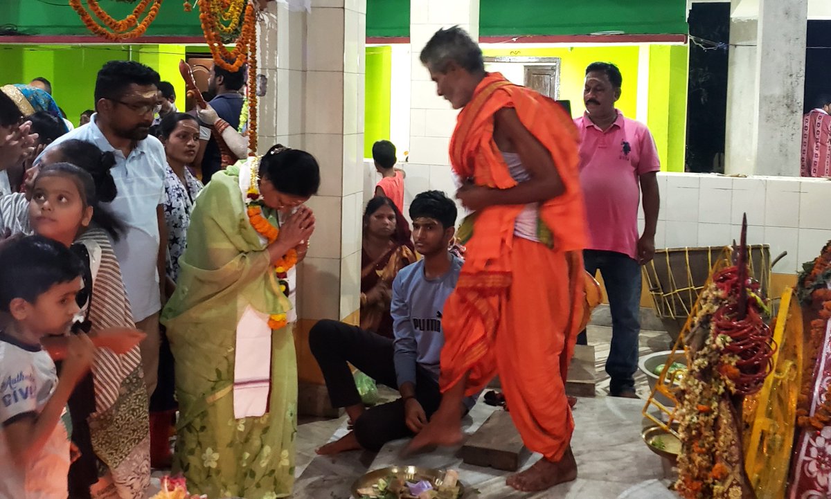 MadhuAgrawalla2's tweet photo. #ପାଟକୁରା ନିର୍ବାଚନ ମଣ୍ଡଳୀ ଅନ୍ତର୍ଗତ #ଡେରାବିଶ ବ୍ଳକର ଚାନ୍ଦୋଳ ଗ୍ରାମପଞ୍ଚାୟତର ବାଙ୍କିମୁଣ୍ଡାଇ ଠାରେ ଆୟୋଜିତ ଶ୍ରୀ ଶ୍ରୀ ମା' କନ୍ତେଇ ଠାକୁରାଣୀଙ୍କ ବିଜେସ୍ଥଳିରେ ବିଶ୍ୱଶାନ୍ତି ମହାଯଜ୍ଞରେ ଯୋଗଦେଇ ମା' ଙ୍କର ଆଶୀର୍ବାଦ ଭିକ୍ଷା କରିଲି।🙏
#Patkura #Derabis #Kendrapara https://t.co/3iodxZQE3i
