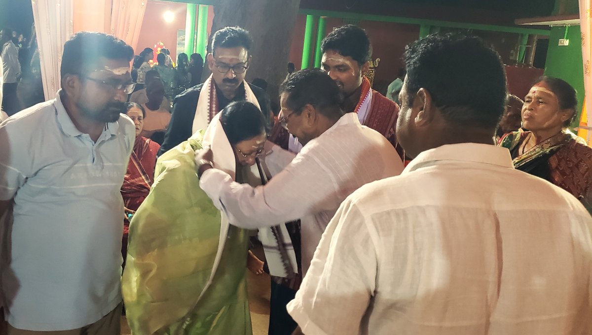 MadhuAgrawalla2's tweet photo. #ପାଟକୁରା ନିର୍ବାଚନ ମଣ୍ଡଳୀ ଅନ୍ତର୍ଗତ #ଡେରାବିଶ ବ୍ଳକର ଚାନ୍ଦୋଳ ଗ୍ରାମପଞ୍ଚାୟତର ବାଙ୍କିମୁଣ୍ଡାଇ ଠାରେ ଆୟୋଜିତ ଶ୍ରୀ ଶ୍ରୀ ମା' କନ୍ତେଇ ଠାକୁରାଣୀଙ୍କ ବିଜେସ୍ଥଳିରେ ବିଶ୍ୱଶାନ୍ତି ମହାଯଜ୍ଞରେ ଯୋଗଦେଇ ମା' ଙ୍କର ଆଶୀର୍ବାଦ ଭିକ୍ଷା କରିଲି।🙏
#Patkura #Derabis #Kendrapara https://t.co/3iodxZQE3i