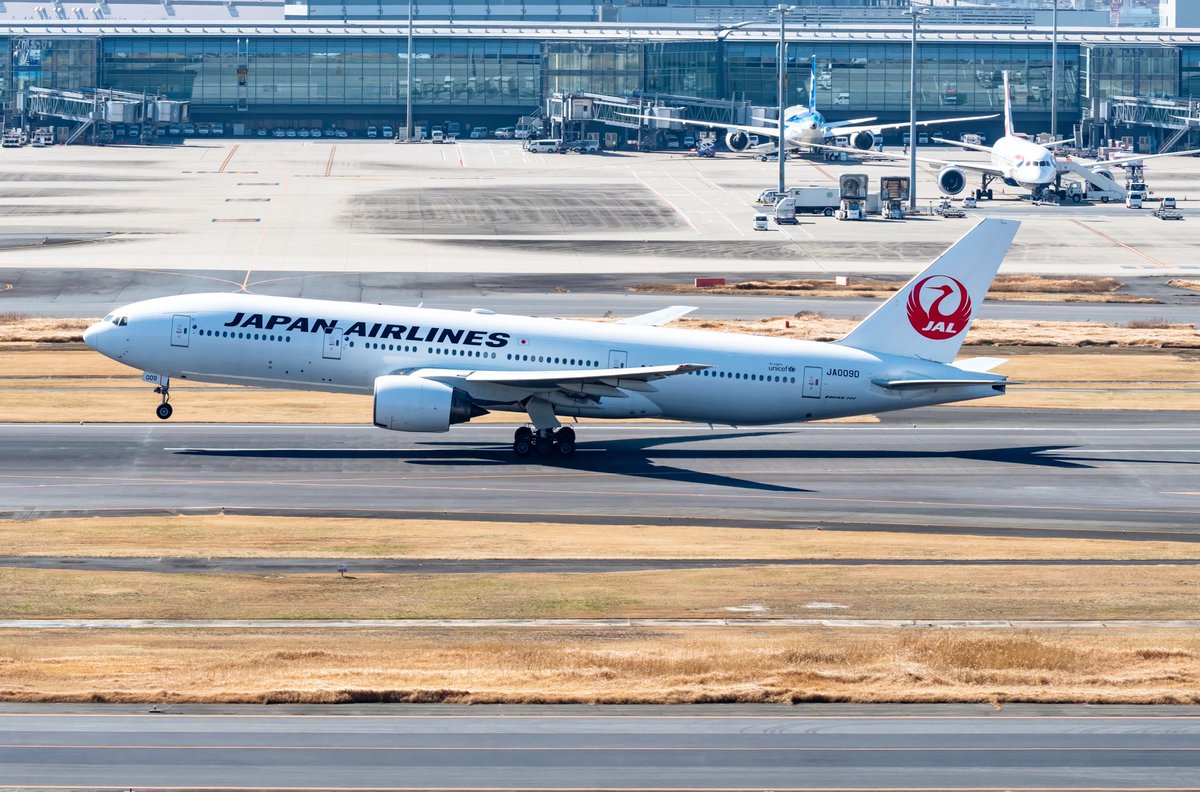 hi_hiro804's tweet photo. 天気も悪いし、家の中断捨離&ハードディスクのデータ整理🧹
この時撮ったコレが最後だったとはねぇ・・・←翌日から運行停止。そして速攻退役へ。
#JAL #JA009D #JAS #B777 https://t.co/FvZPPJID9I