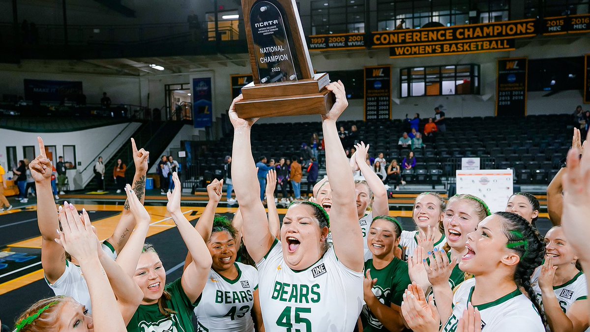 BaylorAcroTumb's tweet photo. Natty night everyone 🏆

#SicEm🐻 #NCATA23 https://t.co/rdf7KuM7vz