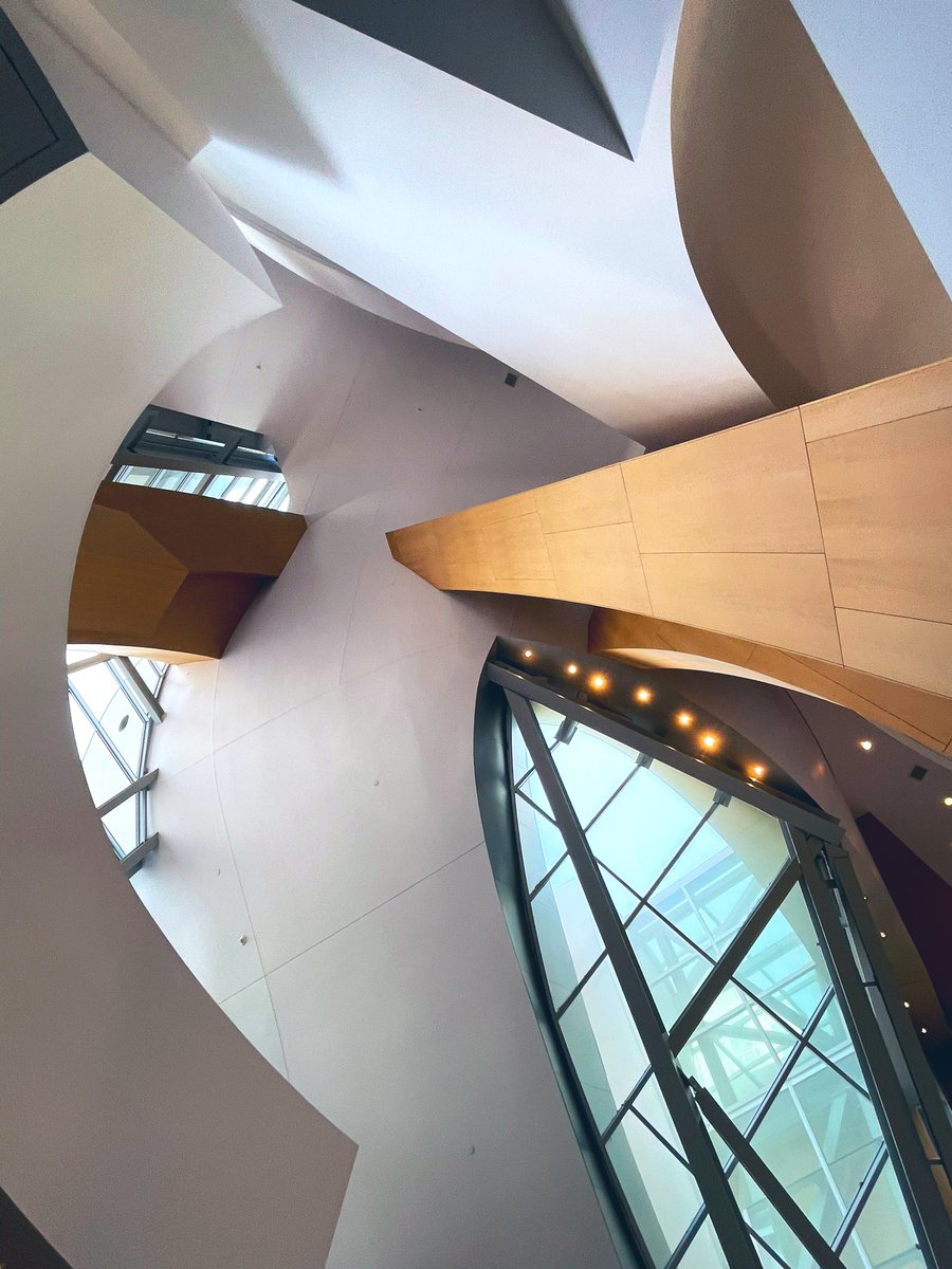 ussssssshi's tweet photo. 行きたかった建築にやっと。
オーケストラ鑑賞も一緒に。
#WaltDisneyConcertHall 
#LosAngeles https://t.co/7Hlw8yFgKu