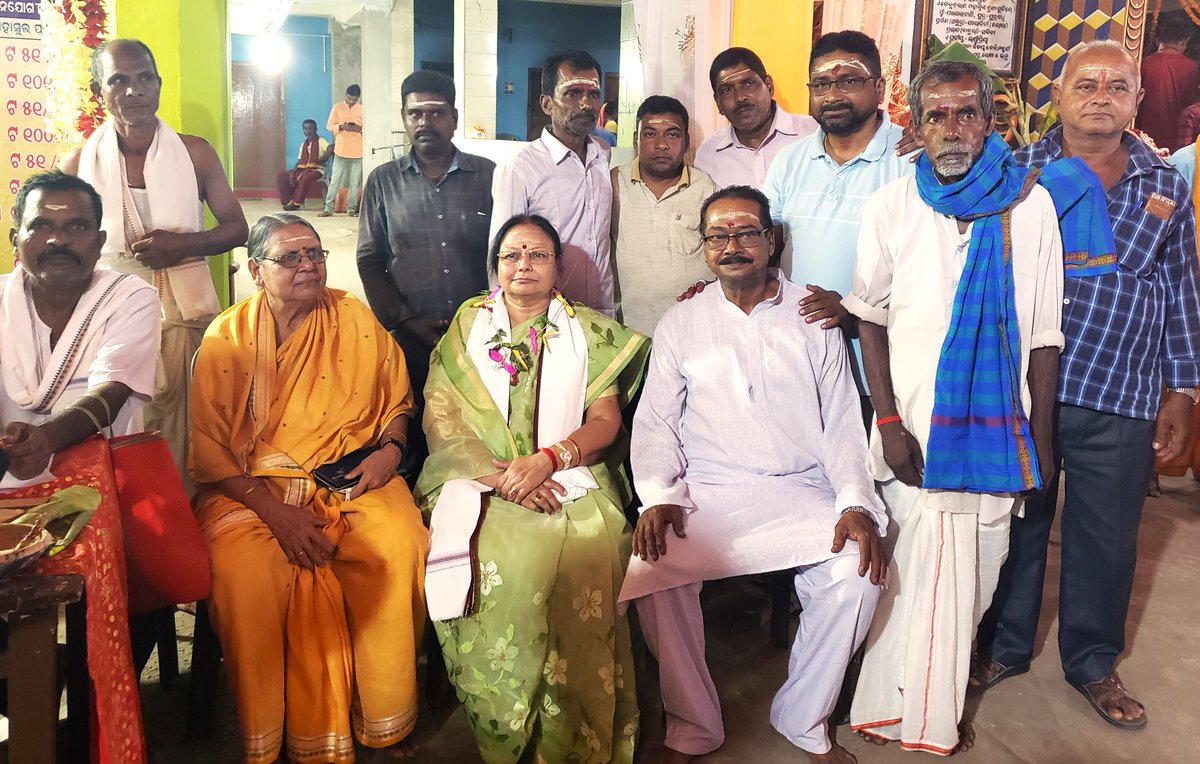 MadhuAgrawalla2's tweet photo. #ପାଟକୁରା ନିର୍ବାଚନ ମଣ୍ଡଳୀ ଅନ୍ତର୍ଗତ #ଡେରାବିଶ ବ୍ଳକର ଚାନ୍ଦୋଳ ଗ୍ରାମପଞ୍ଚାୟତର ବାଙ୍କିମୁଣ୍ଡାଇ ଠାରେ ଆୟୋଜିତ ଶ୍ରୀ ଶ୍ରୀ ମା' କନ୍ତେଇ ଠାକୁରାଣୀଙ୍କ ବିଜେସ୍ଥଳିରେ ବିଶ୍ୱଶାନ୍ତି ମହାଯଜ୍ଞରେ ଯୋଗଦେଇ ମା' ଙ୍କର ଆଶୀର୍ବାଦ ଭିକ୍ଷା କରିଲି।🙏
#Patkura #Derabis #Kendrapara https://t.co/3iodxZQE3i