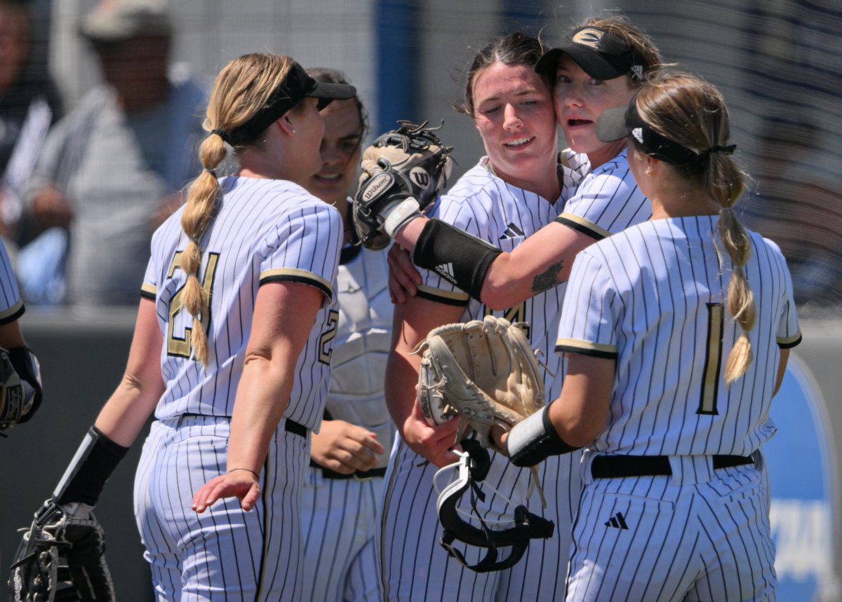 . <a href="/KayleeWagner17/">Kaylee Wagner</a>'s two-out, two-run walkoff homer in ninth inning gives <a href="/IchabodSB/">Washburn Softball</a> 3-1 win over <a href="/EState_Softball/">Emporia State Softball</a> and twinbill split. <a href="/RHSdawgsoftball/">RHS Dawg Softball</a> alum <a href="/graciearabe/">gracie rabe</a> picks up 4-2 complete-game pitching win for Hornets in opener. <a href="/wusports/">Washburn Athletics</a> <a href="/ESUSports/">ESU Athletics</a>.
topsports.news/news/3191-wagn…