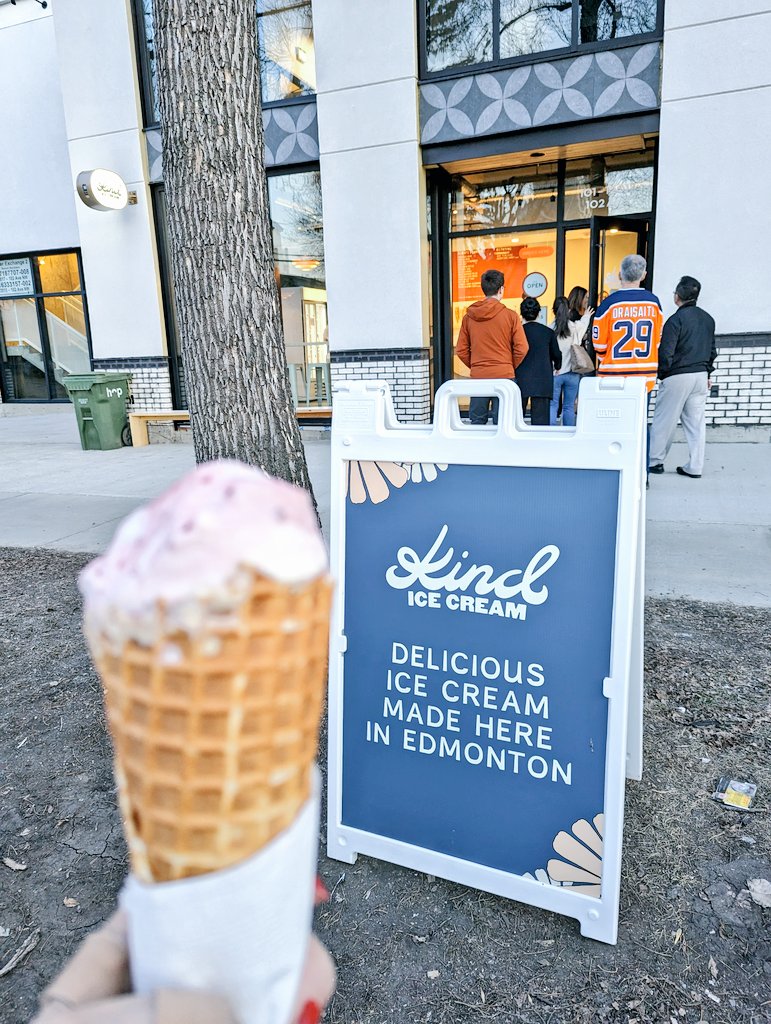 Social_Moi's tweet photo. One day only.
I couldn't resist.
I am so weak.
@kindicecream #yeg @OCLYEG https://t.co/ATJTBG5JlI