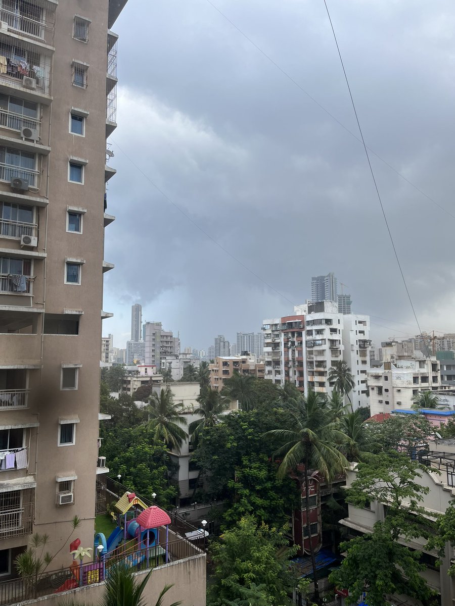 Thick Cloud Cover With Drizzle 🌧️ In Month Of April. #MumbaiRains #UnseasonalRains