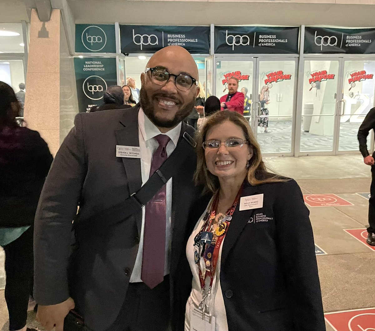 ReedyHSBPA's tweet photo. Always fun to grab a selfie with our @bpa executive director on our way to always! #bpanlc2023 @Lion_CTE https://t.co/eSCirSlOgr