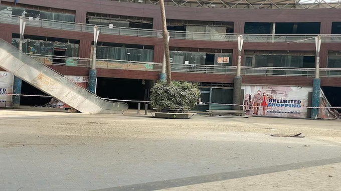 moneycontrolcom's tweet photo. #MCExplainer: Two prominent real estate developers and directors of #NirmalLifestyle, #DharmeshJain & #RajivJain, were apprehended by the Economic Offences Wing of the Mumbai Police on April 27, 2023. The arrests were made in connection with the developers' alleged failure to deliver possession of apartments to 34 homebuyers who had booked units in Nirmal Lifestyle's projects since 2011.
@MehulThakkar_ all the details๐
https://t.co/ZPc6uC05qd