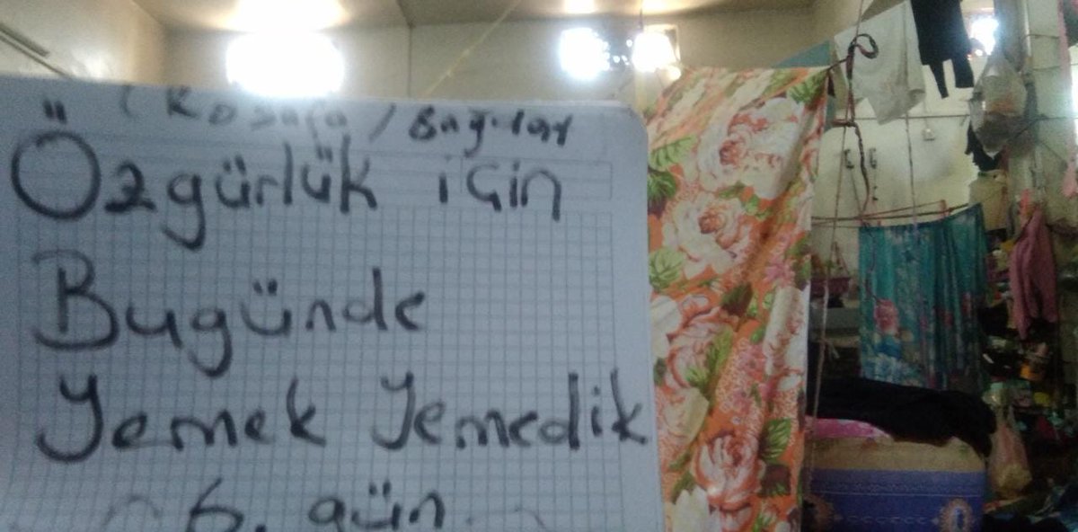 Alisimsek94863's tweet photo. Çocuklar Annesiz Uyuyor
Stopp the Oppression
7. Gününde açlık grevi devam ediyor
Buradaki türk vatandaşlarını kurtarmak lazım .
#RecepTayyipErdogan
#TCBagdatBE https://t.co/UamiaGFW8o