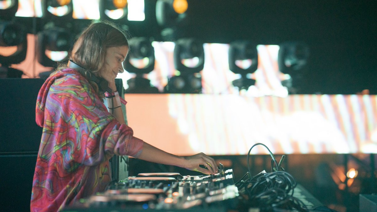 trikisit's tweet image. A glimpse of my second life. Just out here spreading the love. #lovemachine