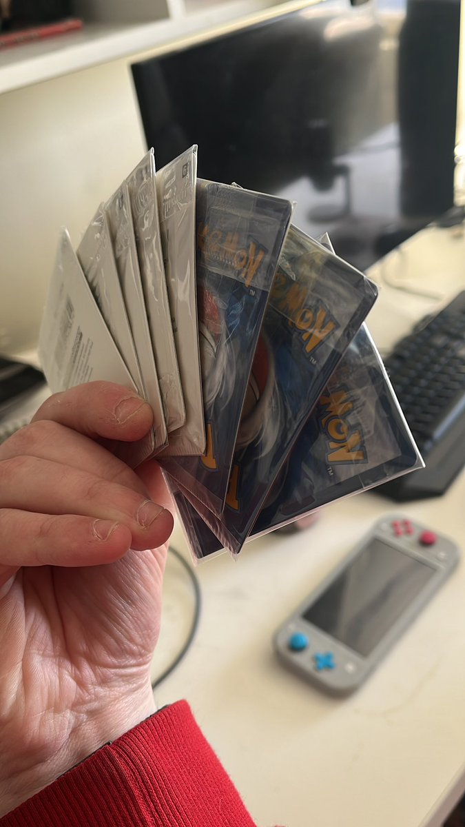 Drago_ruler97's tweet image. Is it weird that i still have these promos in their clear wrapper? #Pokemon #TCG #promocards #PokemonTCG