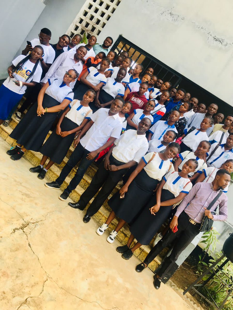 HarveyBasiv's tweet photo. Science is fun 👌
Pour une 2e fois, notre équipe Bénévole était au RdV pour la #SST10 à Kisantu, Kongo Central.
Promouvoir la Science et les technologies, notre souci.
@ScienceRDC @DMukokoSamba https://t.co/wblcPGaVMD