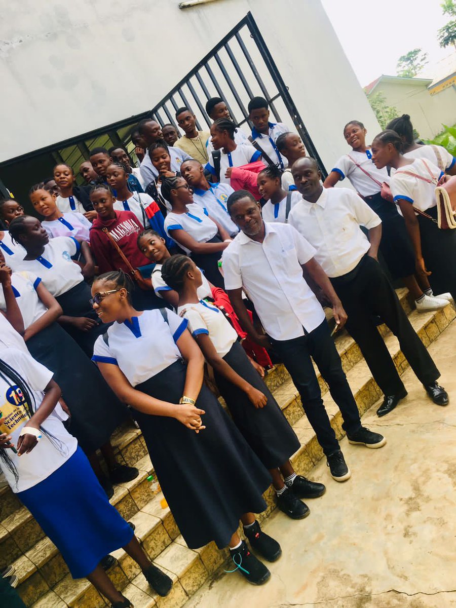 HarveyBasiv's tweet photo. Science is fun 👌
Pour une 2e fois, notre équipe Bénévole était au RdV pour la #SST10 à Kisantu, Kongo Central.
Promouvoir la Science et les technologies, notre souci.
@ScienceRDC @DMukokoSamba https://t.co/wblcPGaVMD