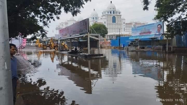 BuildingBabai's tweet photo. Another side of Secretariat 
Don’t let the decorations fool you 
This is #RealTelangana don’t fall in the 
#ReelsTelangana Trap 
#kcrbetrayedtelangana https://t.co/RuznF84Tj2