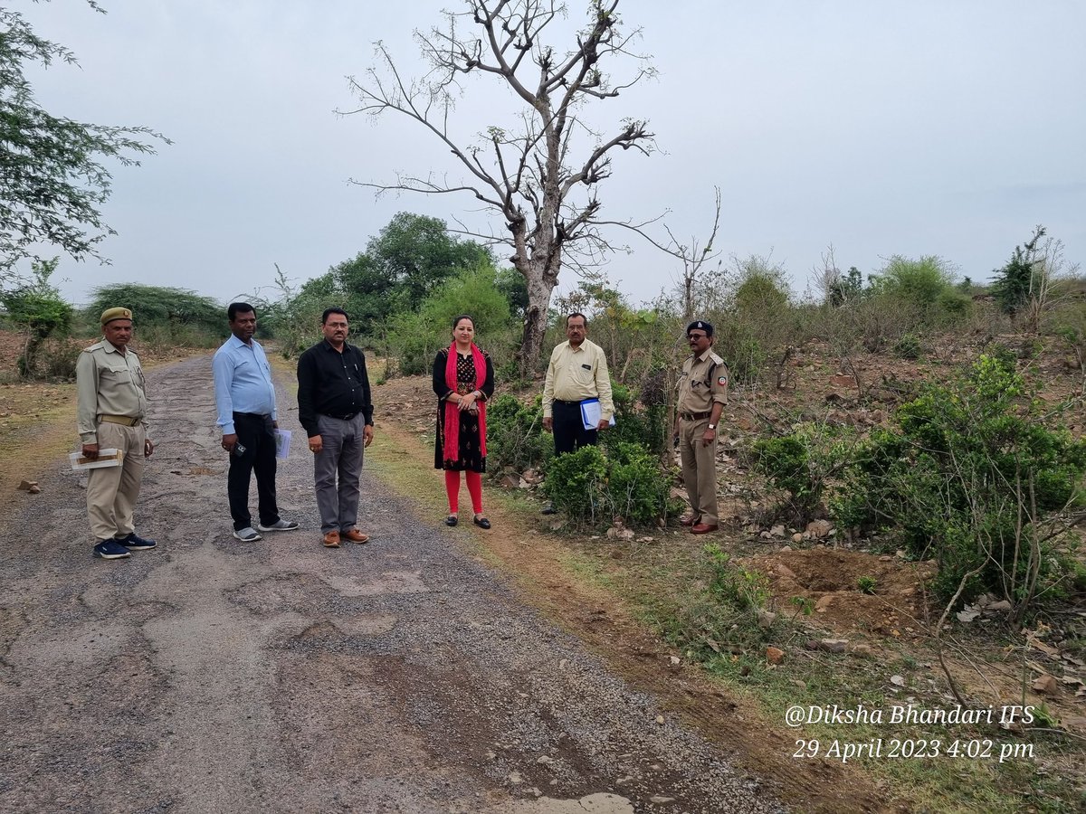dfolalitpur's tweet photo. Site inspection of reserved forest land  going to be diverted for Shahjaad sprinkler project in Barodadaang, Lalitpur on 29.04.2023.
#lalitpur
@UpforestUp https://t.co/EpommQmpiv
