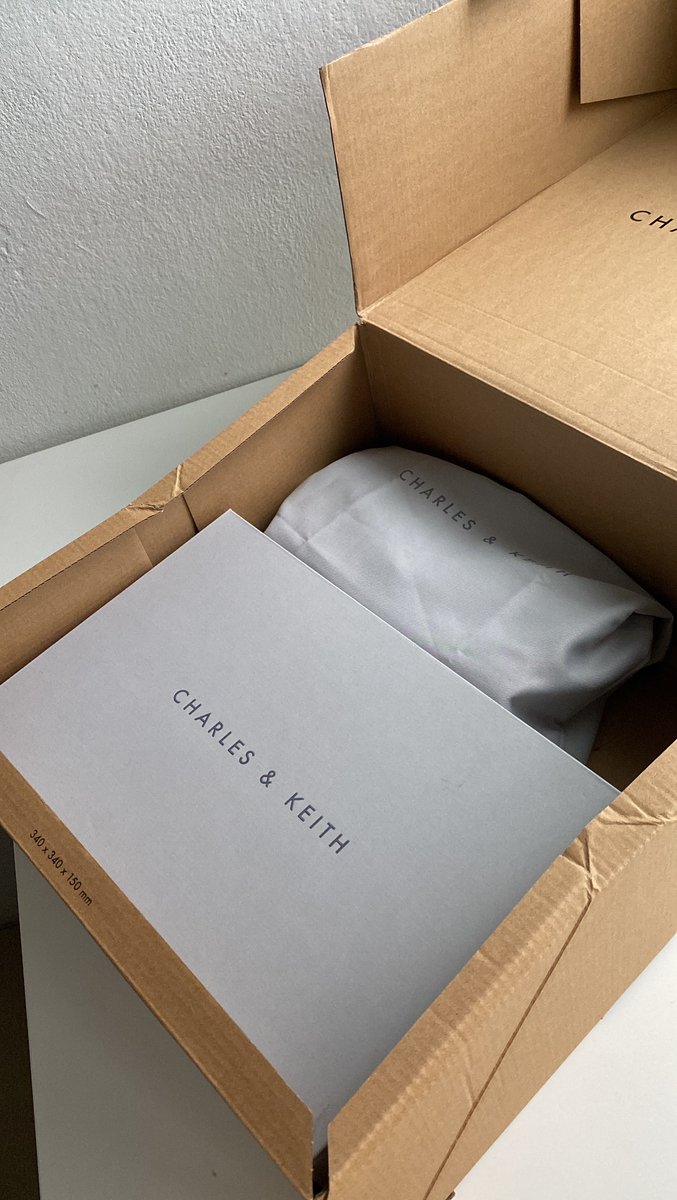 ntsharusli's tweet photo. Rugi besar kalau korang suka beli charles &amp; keith, tapi tak join charles &amp; keith program. Lagi lagi untuk korang yang suka buat content! 

I baru je join tahun ni, sedar tak sedar banyak juga dapat ya. Rugi gila kalau tak join😭 Nak tak i spill how? https://t.co/PEALy8FBns