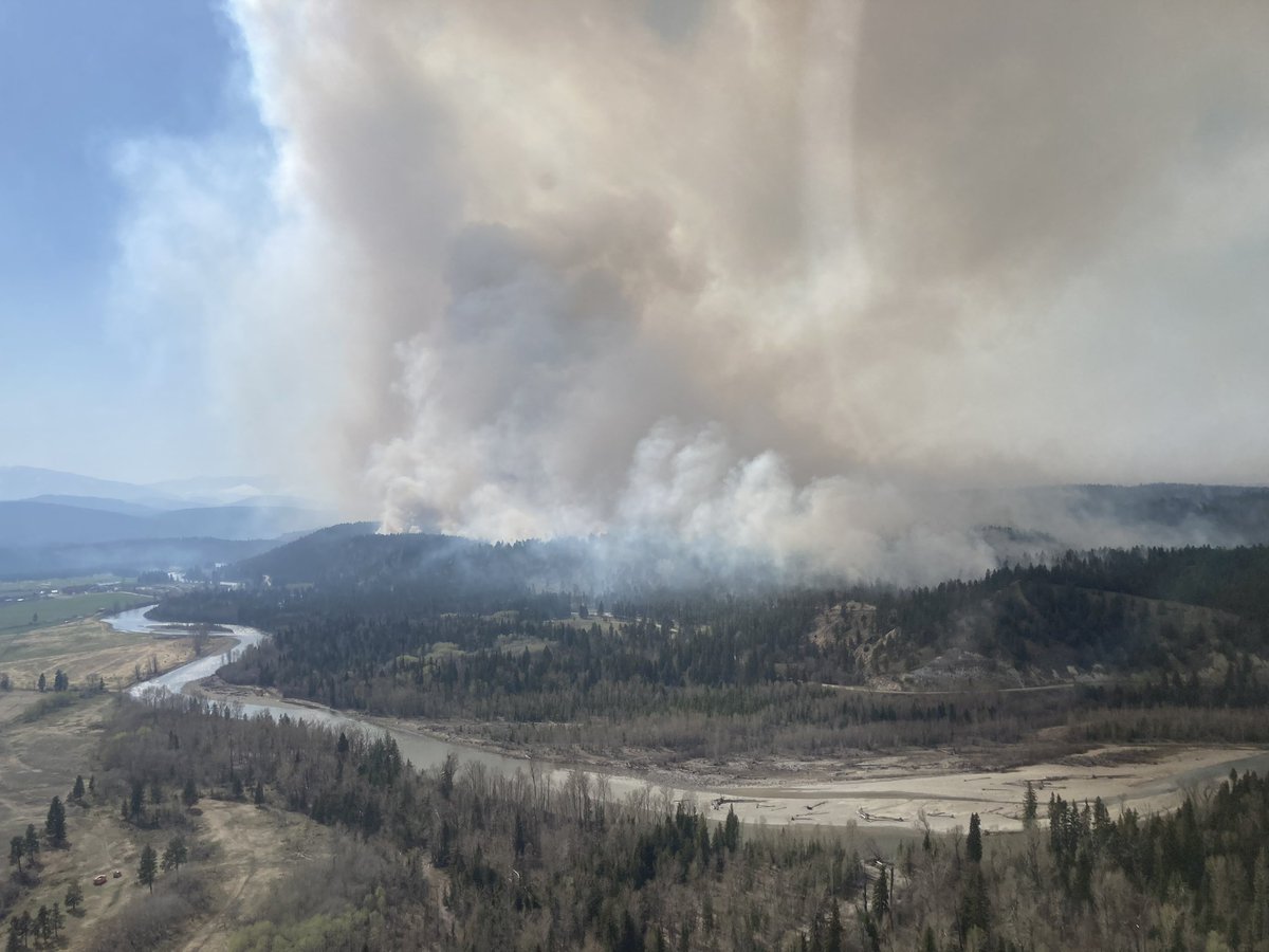 Day 2 of the ?Aq’am Community-led prescribed burn. 1200 hectares of mixed-severity fire. Huge effort with many partners including: BC Wildfire Service, Cranbrook FD, Kimberley FD, and multiple fire line contractors. #?aq’amcommunity #goodfire