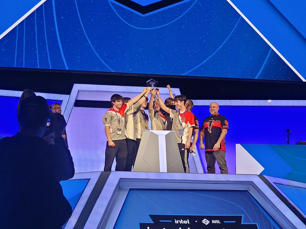 SnowWhiteEDU's tweet photo. And the Intel Inspires Rocket League #esports tournament has started. Big excitement as we watch @ProsperISD vs @DivineChildSch compete against each other for the national title! #IntelInspires #iamintel #intelgaming #eduesports https://t.co/m1PSWkjKEJ