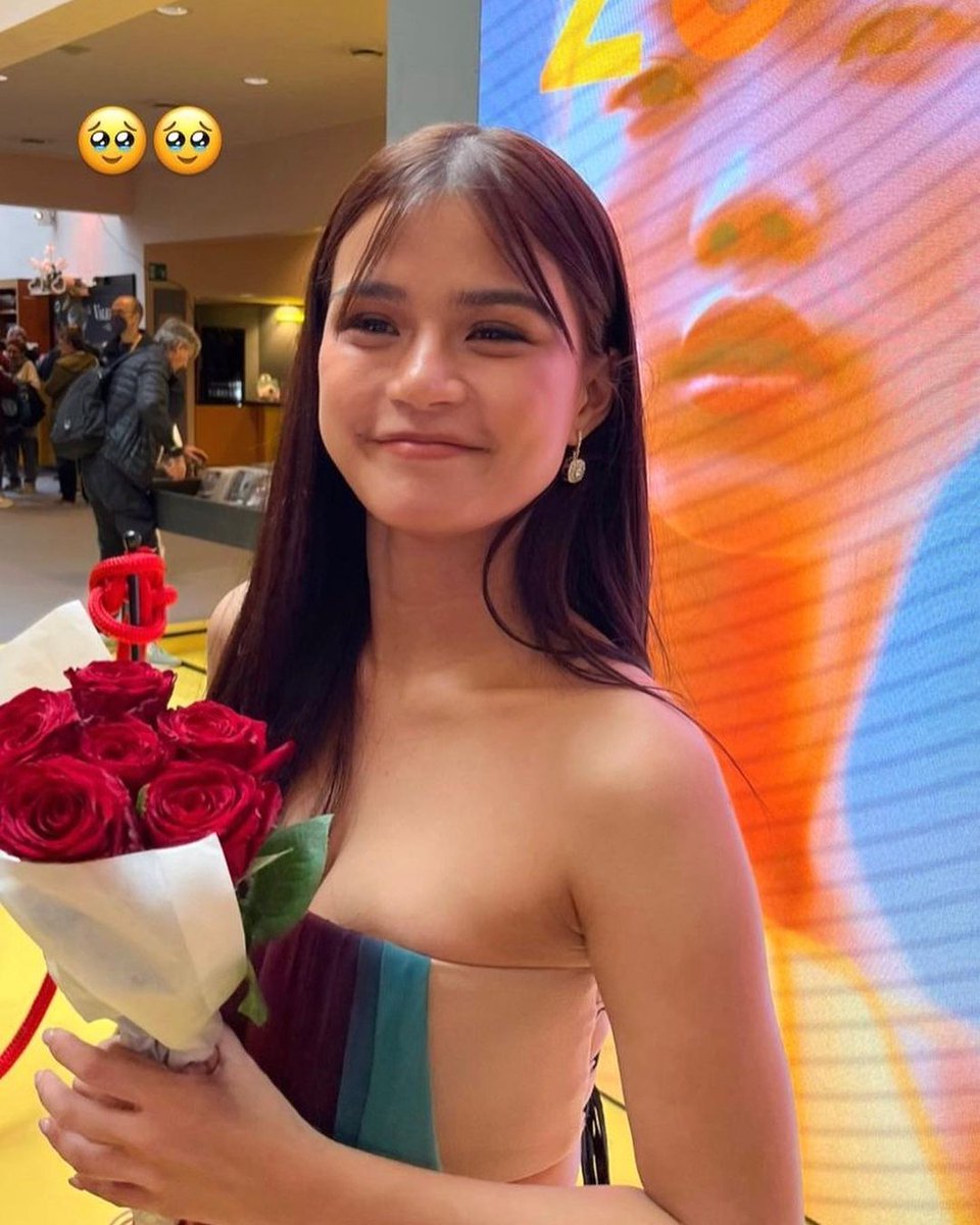 SHE'S THE MOMENT! ❤️

IPINOST ng aktres na si Maris Racal ang kanyang striking looks nang i-represent ang kanilang pelikulang "Where is the Lie" sa Far East Film Festival sa Udine, Italy.

MAKI-CHIKA: inq.news/MarisPelikula