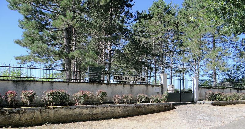 MonumentumFr's tweet photo. Cimetière des Espagnols du Camp de Judes à #Septfonds (#TarnEtGaronne) De nombreux soldats républicains espagnols moururent dans le camp de Judes. Dans le cimetière créé au lieu-dit « Les Places », 81 d'entre eux...
Suite 👉 https://t.co/A9iR6P1EKc
#Patrimoine #MonumentHistorique https://t.co/6XIPNqtbPW