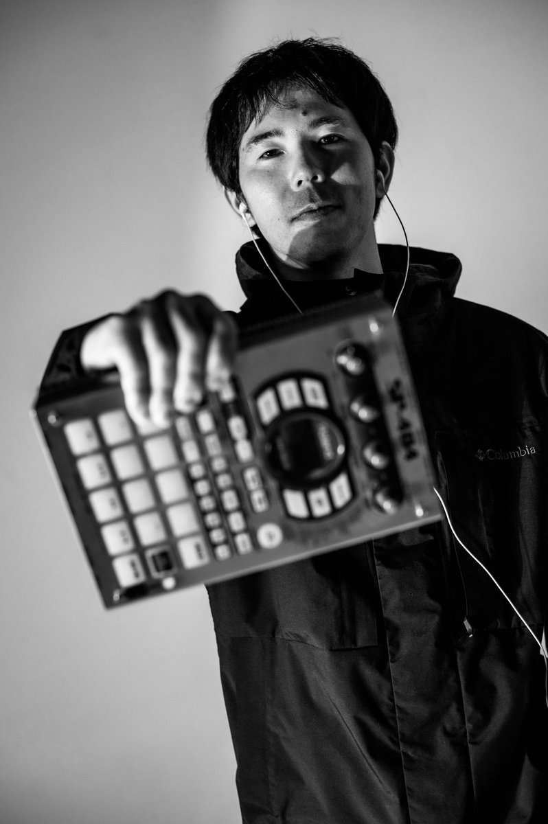 PerzTr95000's tweet photo. Beat Cypher Vol.1 @open_sourcepp
LIVE1部2番手は『satrack』
初beat liveとは思えない上手さ‼️
旅団内で最も不便な環境で制作してるのにこのカッコよさ‼️
@satracksan
#mpc
#akai
#roland
#dj
#beatmake
#hiphop
#Reggae
#lofi
#boombap
#labeat
#dance
#ダブルダッチ https://t.co/sMDwIrmP7M
