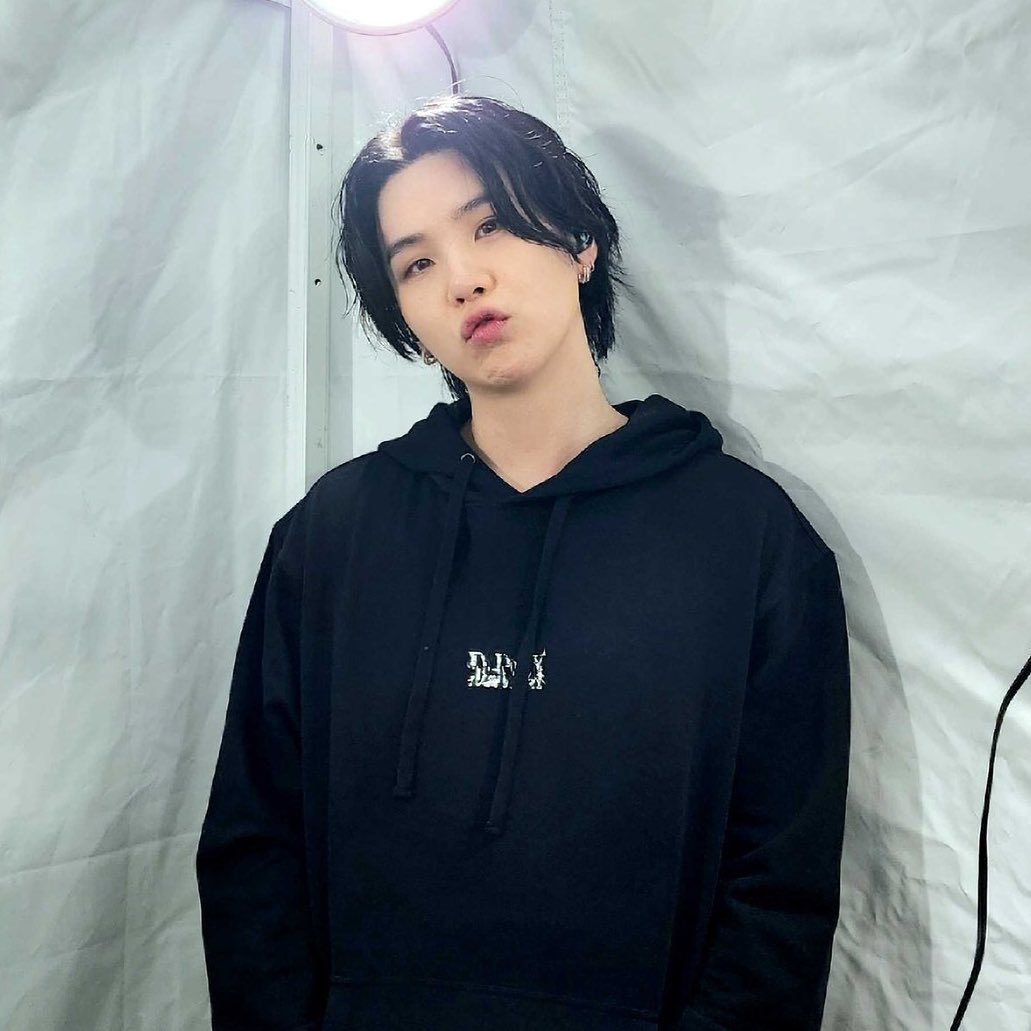 pjm_kg's tweet photo. yoongi’s concert ss day 3 nj —  a thread https://t.co/5MDPvlmbWk