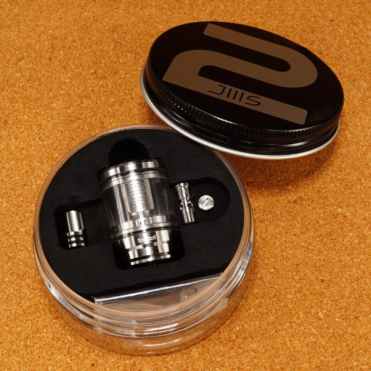 VAlphaline's tweet photo. Monarchy Vapes|J3S V2 RTA 入荷。国内外で入手困難の逸品です。コンディションは極微細な使用感と小キズ程度の良好な状態となり、純正 RDL AF pin も付属となりますので、是非お見逃し無く!👑👑👑DM大歓迎 #Monarch #MNCH #J3S #V2 #RTA #MTL #RDL #DL #Vape #vape好きな人と繋がりたい #vape放出 https://t.co/i7FOl8Arf7