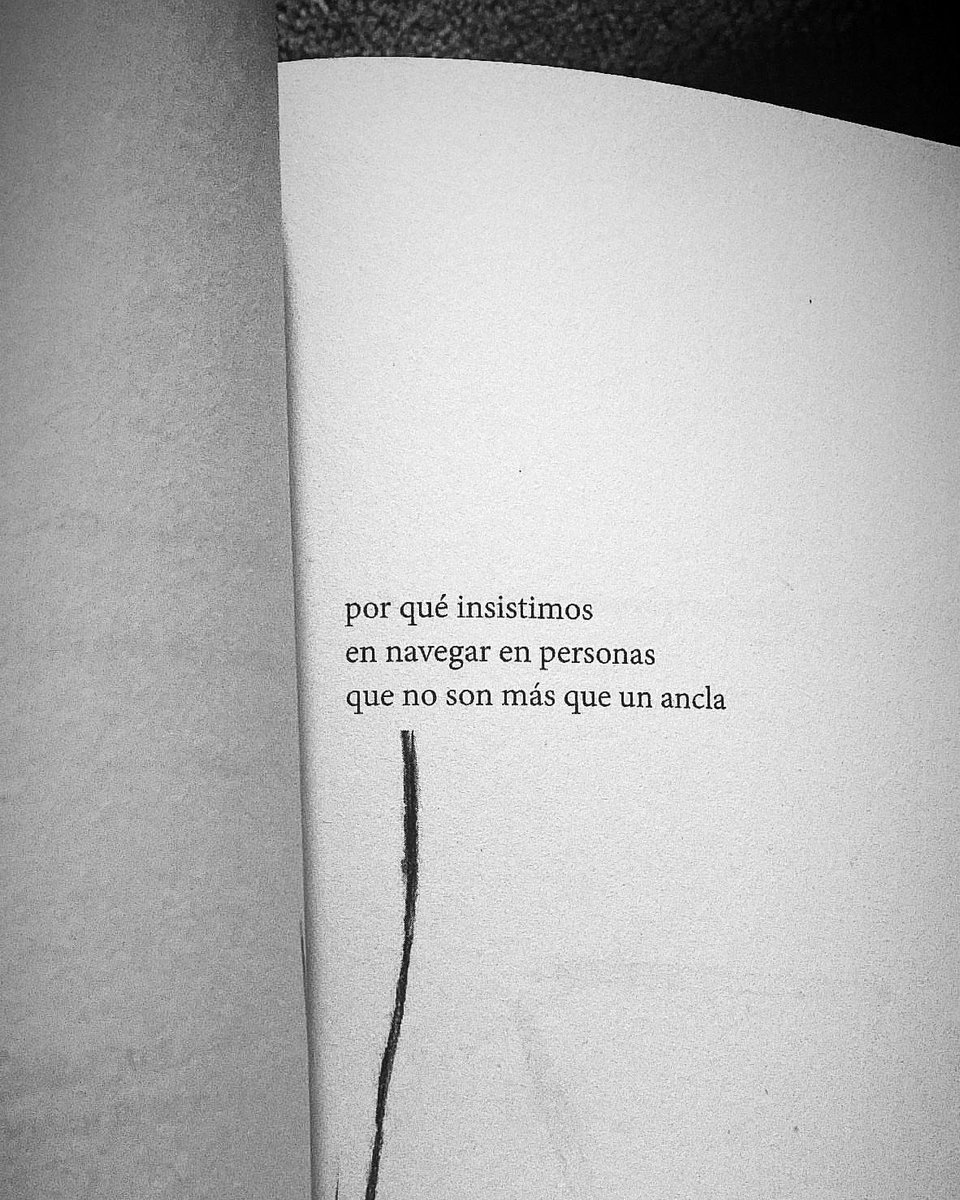 Cementedelibros's tweet photo. “por qué insistimos 
en navegar en personas
que no son más que un ancla.”
Autor: @camilaesguerra 
Libro: Insomnio (s)
#cementeriodelibros https://t.co/JN1hJChDVZ