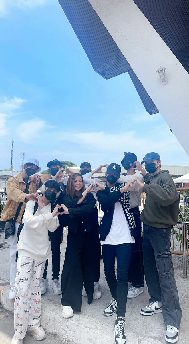 aidelacruz's tweet photo. TO THE SKY HIGH ✈️

Time to let go and let them grow! Will miss being a “Ms. Ate VJ” to them 😂 But also excited for their comeback as better performers &amp; more mature individuals! 💪

Enjoy your last days as pre-debut @HORI7ONofficial! Have fun 🤗❤️

FULL: https://t.co/XE30QJRW9P https://t.co/u1Q5Xkpq20
