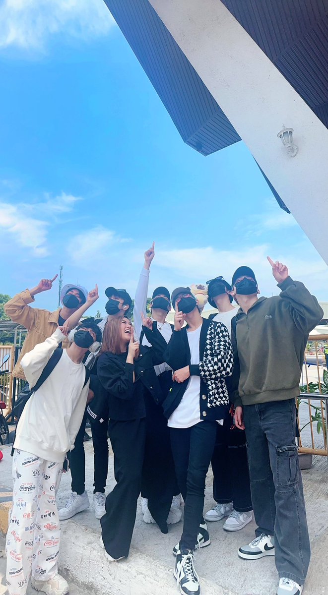 aidelacruz's tweet photo. TO THE SKY HIGH ✈️

Time to let go and let them grow! Will miss being a “Ms. Ate VJ” to them 😂 But also excited for their comeback as better performers &amp; more mature individuals! 💪

Enjoy your last days as pre-debut @HORI7ONofficial! Have fun 🤗❤️

FULL: https://t.co/XE30QJRW9P https://t.co/u1Q5Xkpq20