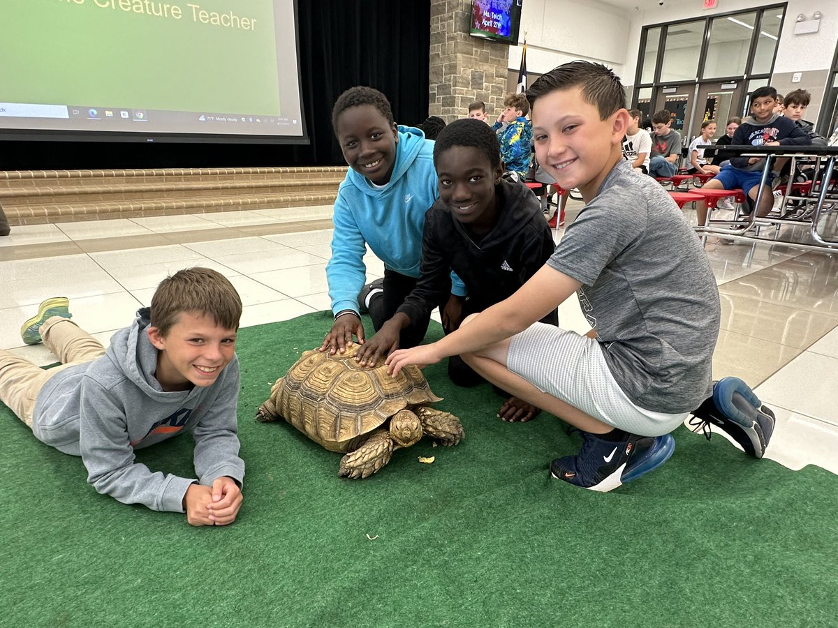 ErickaHamilton0's tweet photo. Loved having this guy join us @PISDJohnsonElem to celebrate this year’s Texas Bluebonnet Award Winner.  Thank you to Creature Teacher and Sam Johnson PTO for helping me make this happen! So proud of the 152 kids who voted! @PISD_Libraries #ProsperProud #JohnsonAllStars https://t.co/zyw9JbD6IE