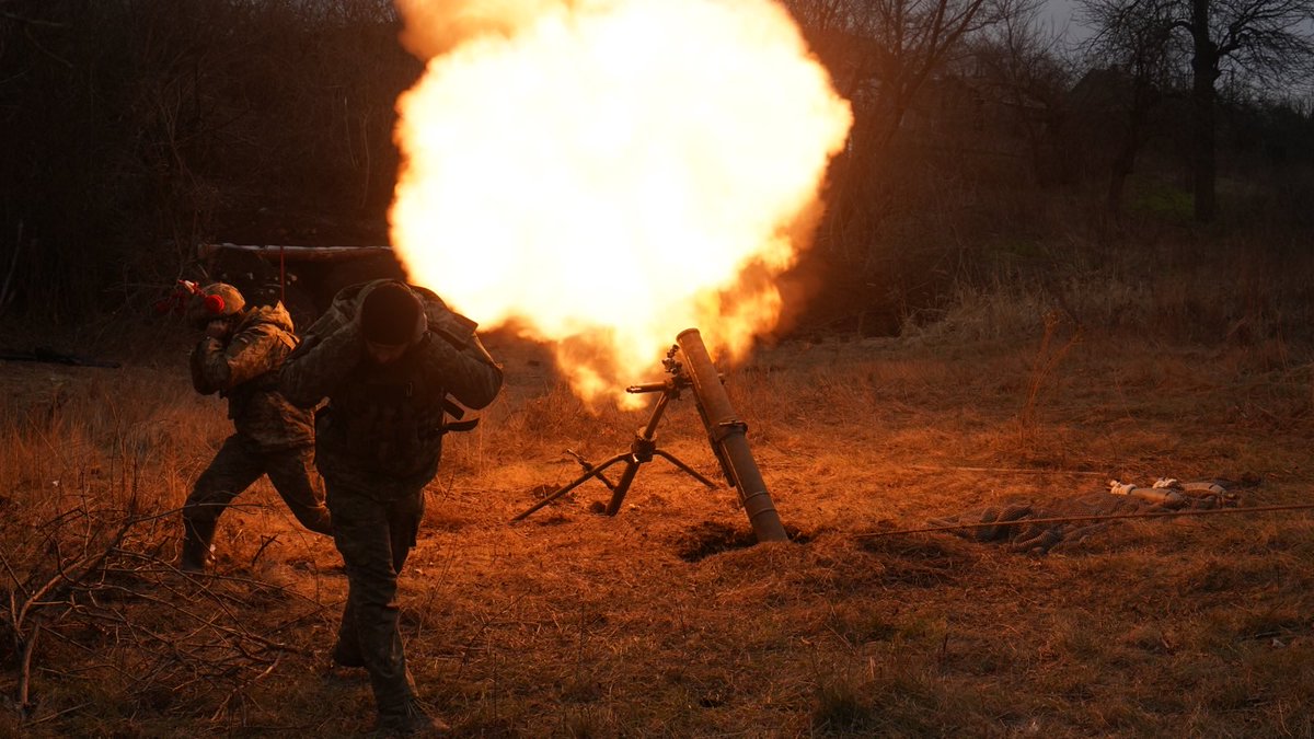 JustAvaT's tweet photo. these photos are mine and my friends, it was at the beginning of the war in Kherson. As if a year has passed and nothing has changed))) https://t.co/TS4jtdmSQT