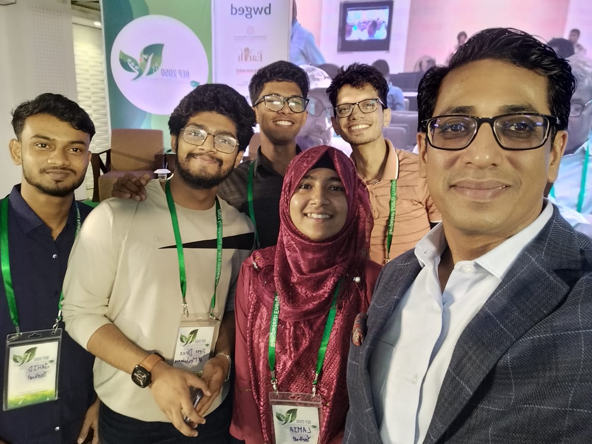 LamiaSangida's tweet photo. Closing day of " Bangladesh Energy Prosperity 2050" 🇧🇩

#bep2050 
#renewables #JustTransition #YouthNet https://t.co/fWZ6D3ES2Z