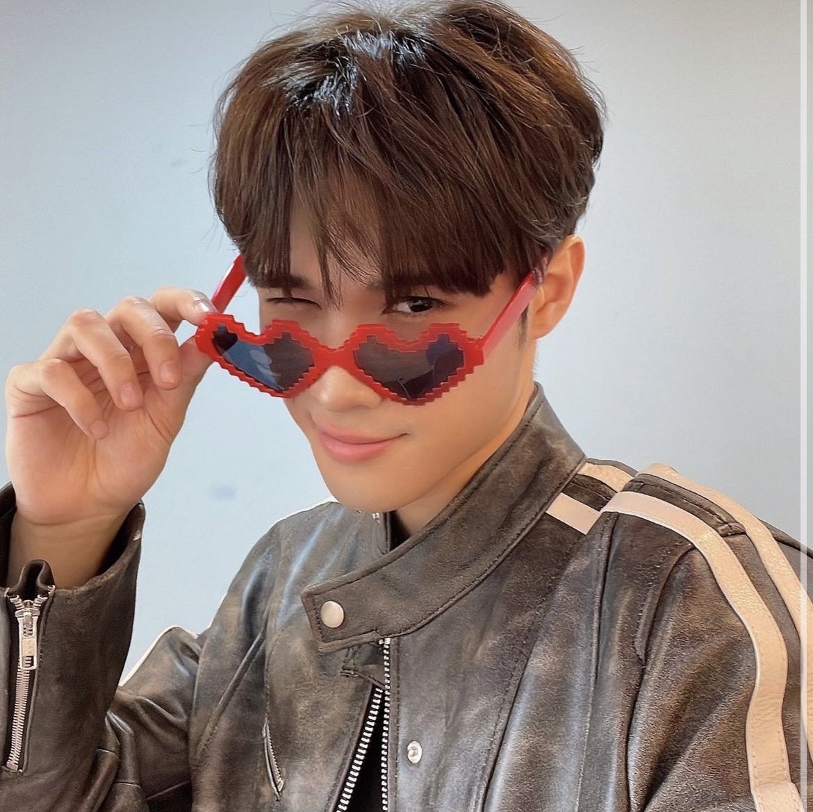 daesnewdayz's tweet photo. AU JayWoo | "Él no por dios"

Jāy y Jōngwoo se llevan terrible solo por existir, no se toleran. Hasta que en un carrete en la casa de Ricky beben de más y juegan verdad o reto https://t.co/B1DQ3L8zDN