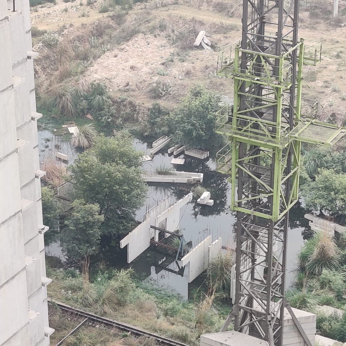 rakeshdss's tweet photo. This is water drainage system of bharat city..! @gdagzb What say..? @dm_ghaziabad 

#HelpBharatCity https://t.co/3EX8FIM7bY
