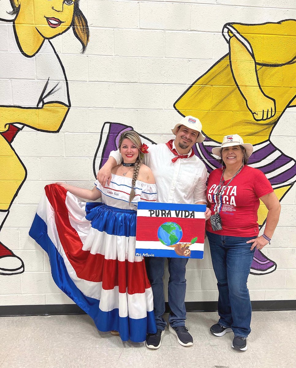 theticateacher's tweet photo. Celebrating culture 💙🤍♥️🤍💙 
#unitingourworld @ParticipateLrng 
🌎🌍🌏 https://t.co/E9dPEolrjs