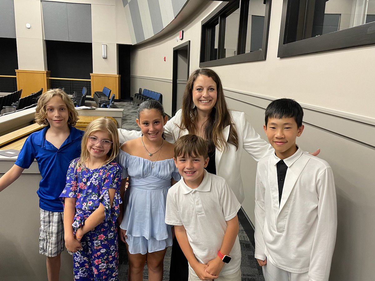 DolvinTechTeam's tweet photo. Love that members of our @DolvinTechTeam won the Student Agency award AND Live Streamed the Vancademy Awards tonight! @FCSVanguard https://t.co/HElTa7H8xH