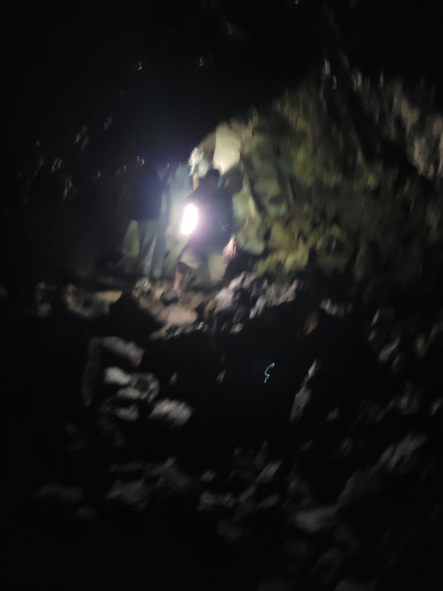 SoonLeeNZ's tweet photo. Caught up with friend, got a tour of lava cave under the house. How was your weekend? #Owairaka #LavaCave #MtAlbert #Auckland #NewZealand https://t.co/UtITIFWm5v