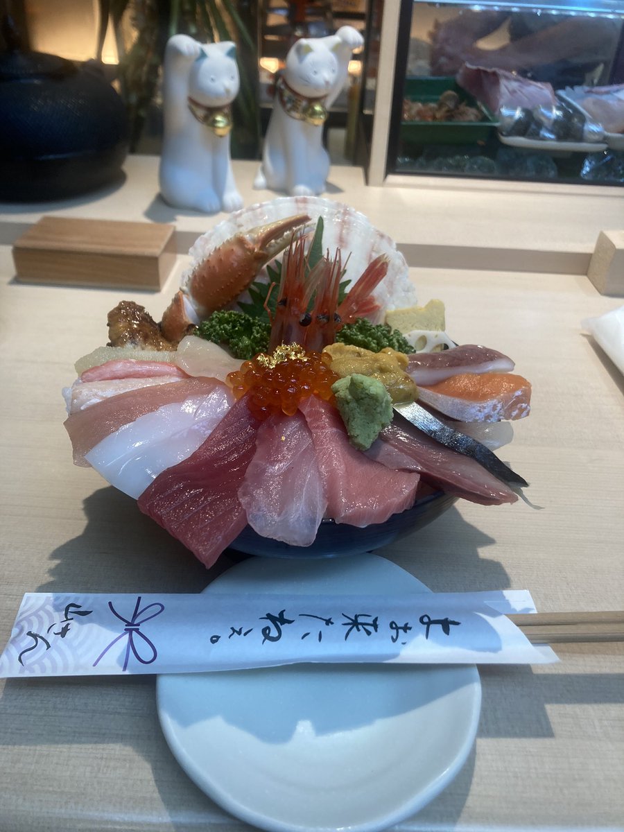 192284Kai's tweet photo. @hiyono_leverage @sekihara_n 突然失礼して申し訳ありません。
金沢の美味しい海鮮丼です。
3,300円でした。 https://t.co/fJRF9W5u6Z