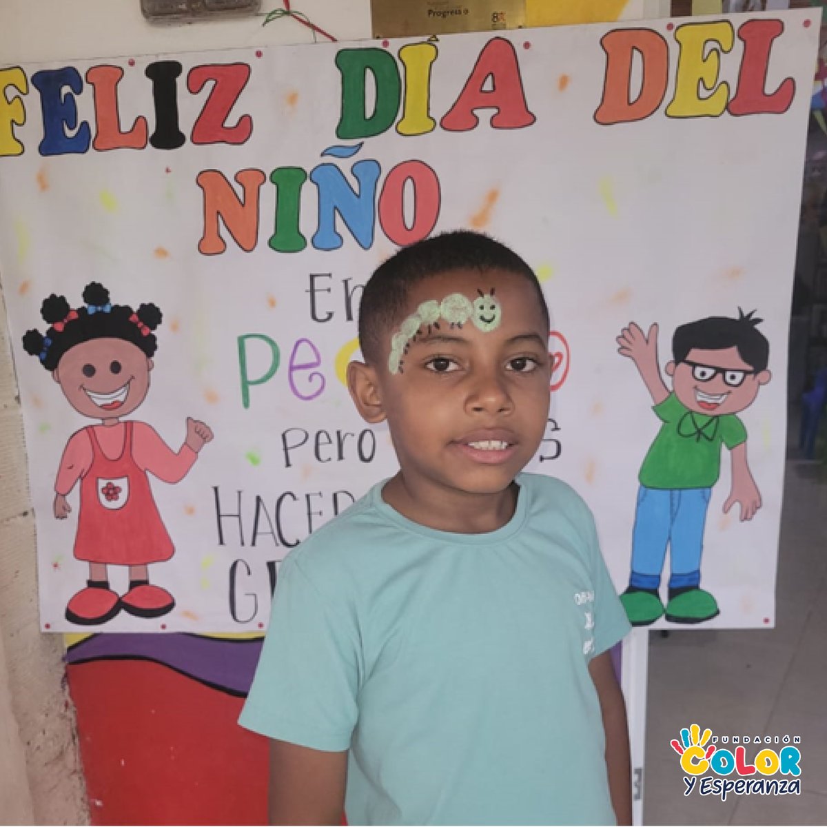 ColorFundacion's tweet photo. 🤗 #Díadelosniños| Hoy celebramos este día al ritmo de la música, de pintura, sonrisas y sorpresas.
Nuestro compromiso con ellos es la de continuar velando por sus derechos fundamentales para que puedan crecer en un ambiente sano, con oportunidades y educación.

#Funcoes #niñez https://t.co/HyLTdIOHdC