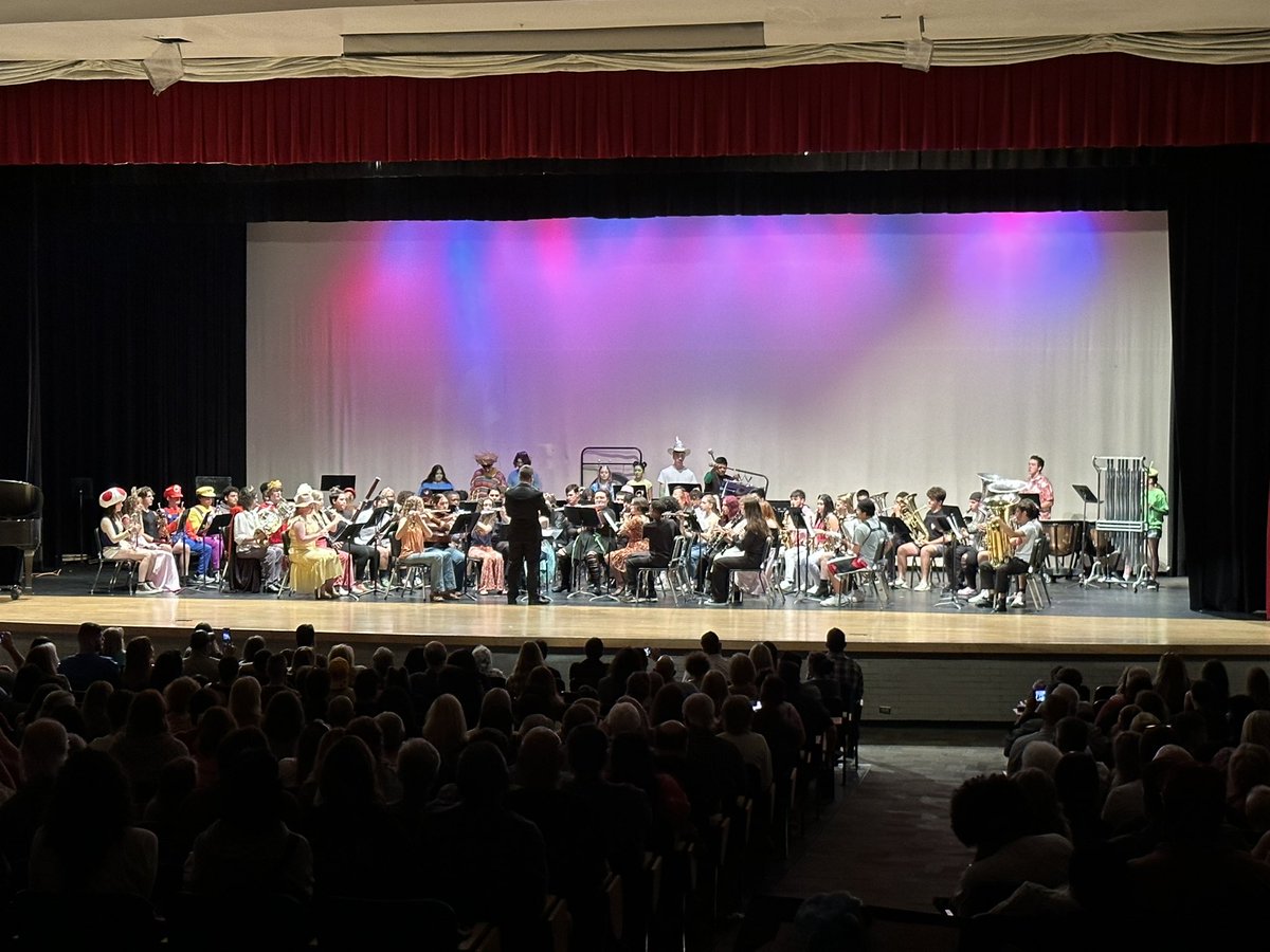 BloomingdaleSHS's tweet photo. Prism concert was INCREDIBULL! Congratulations to all of the musicians who showcased their talent this evening. Go Bulls! 🤘 https://t.co/duzE92T7yz