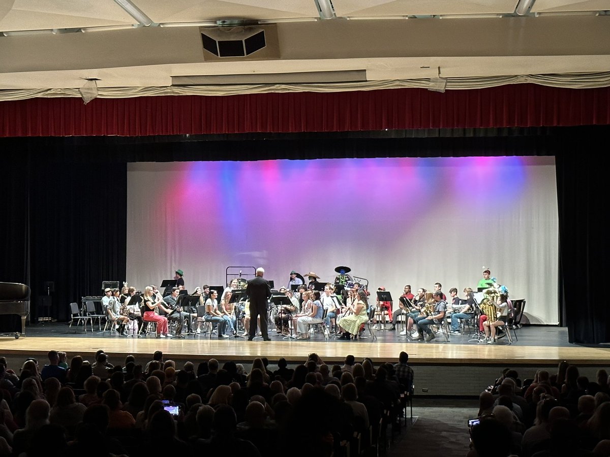 BloomingdaleSHS's tweet photo. Prism concert was INCREDIBULL! Congratulations to all of the musicians who showcased their talent this evening. Go Bulls! 🤘 https://t.co/duzE92T7yz