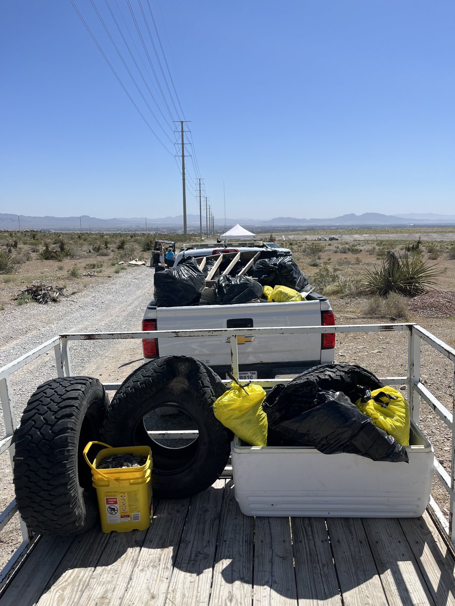 Cleaning up our beautiful public lands brings together amazing volunteers and unfortunately too much trash! 
#leavenotrace @blmnv #volunteers @JustServe