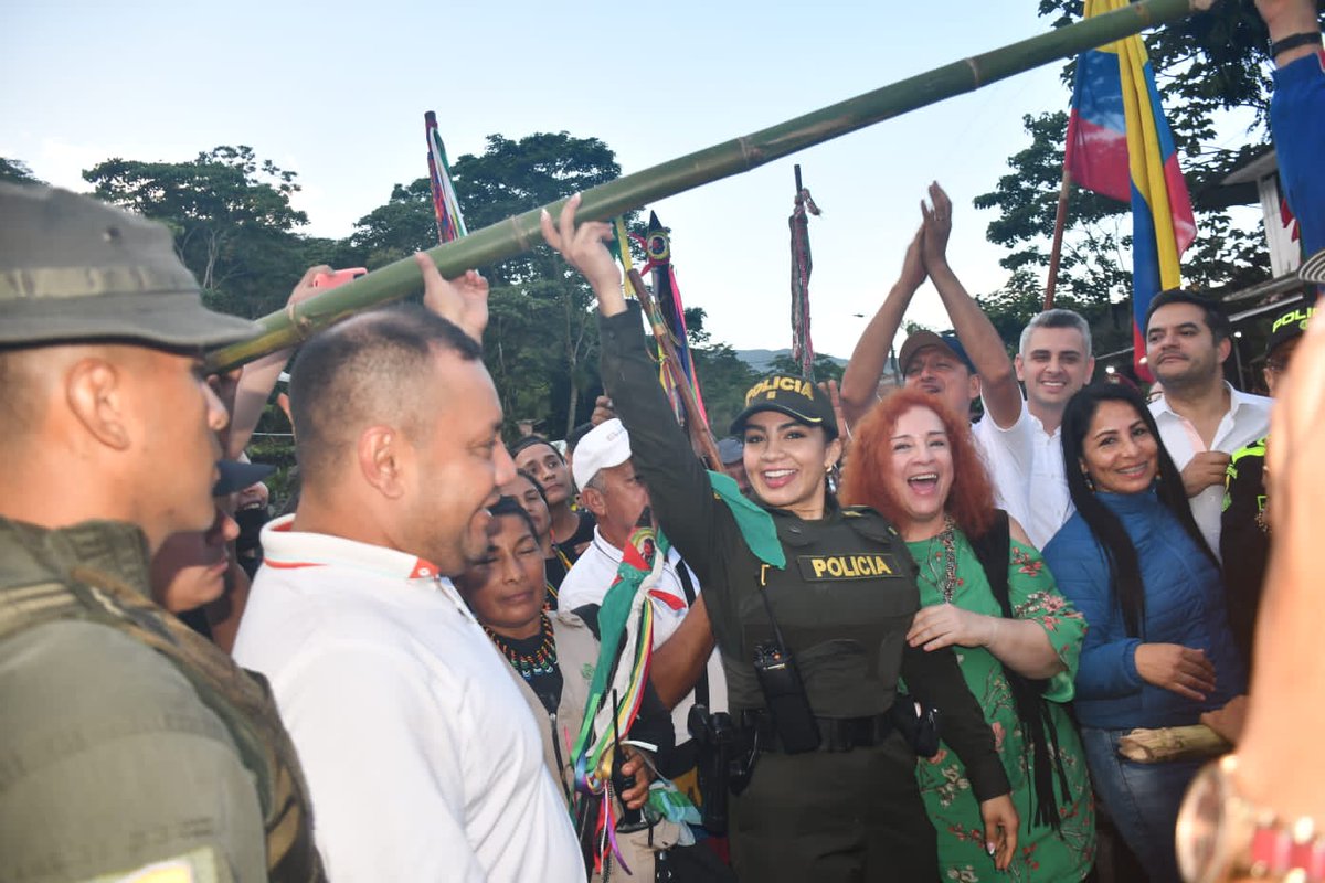 UNGRD's tweet photo. Gracias a los compromisos y acuerdos logrados con las comunidades, en relación con la reconstrucción que está pendiente en esta zona del país, se levantó el paro que se estaba presentando en la vía nacional #Mocoa - #Pitalito. https://t.co/ABJ8g1LK4F