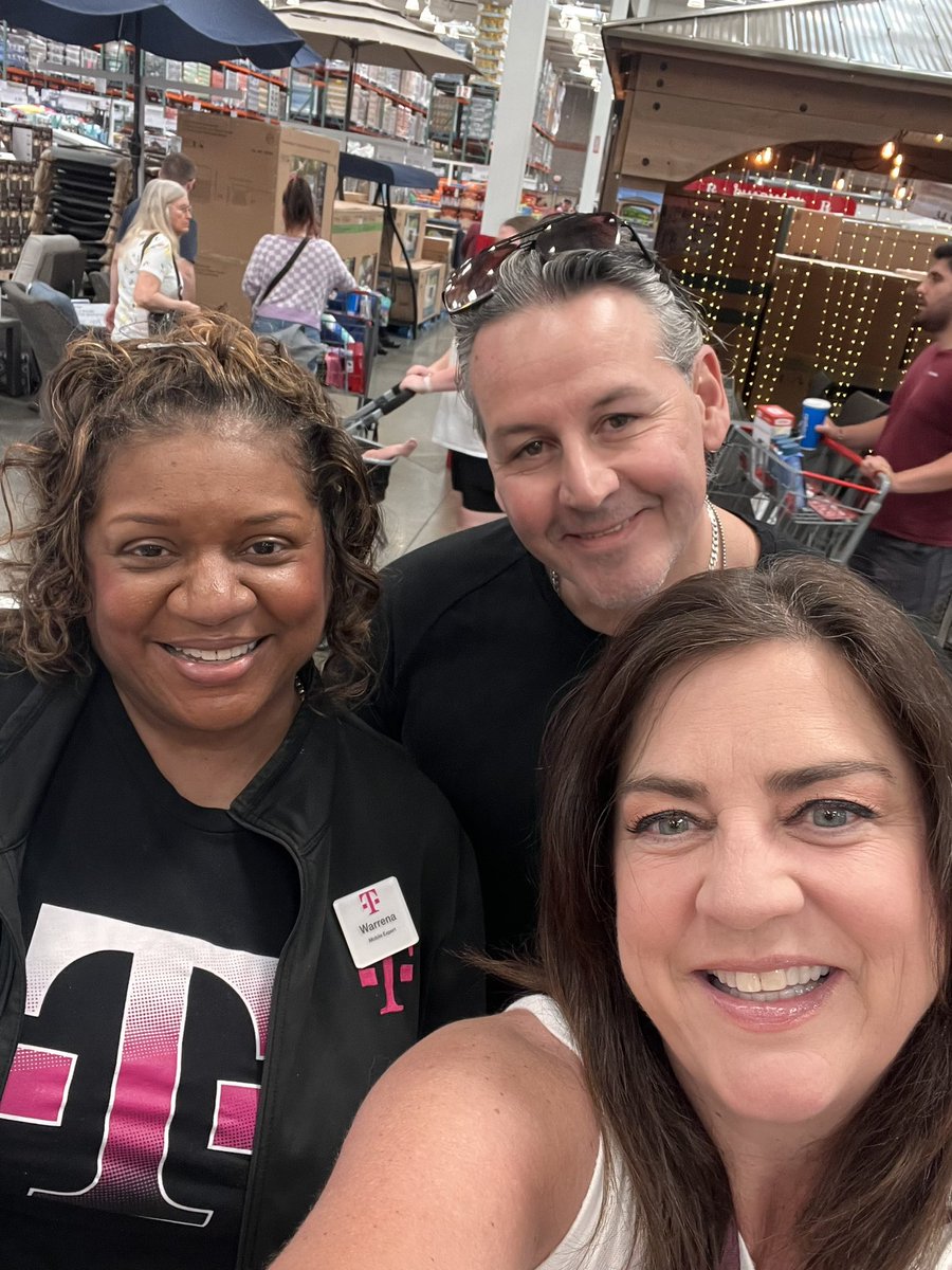 Look who I ran into at <a href="/Costco/">Costco</a> working at the <a href="/TMobile/">T-Mobile</a> Kiosk in OP…My old DM <a href="/rafanan21/">Natalie Rafanan</a>…I miss her…She was my 1st DM about 4 years ago!
