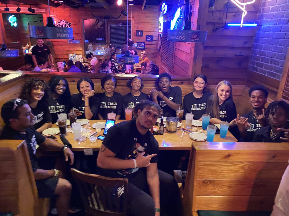SK_Track_Field's tweet photo. What a great year it has been for the Steele Knights Track and Field Programs! Over 20 Regional Qualifiers and one State Qualifier. First one in four years! Congrats to all, on a great year, and best of luck to William Davis III on winning GOLD in the 300m Hurdles for Region 4. https://t.co/pWEJTLAfHJ