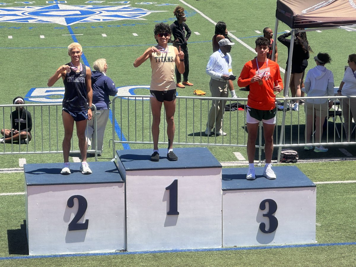 SouthHawkXCTF's tweet photo. We ended the season today at the Regional meet in San Antonio. Words cannot express how proud we are of our athletes we had representing Harlingen South this weekend, thank you athletes. 🫶🏽

Steven Ortegon- 3rd place🥉 800m run
4x200m relay- 6th place https://t.co/xUmnqmZvts