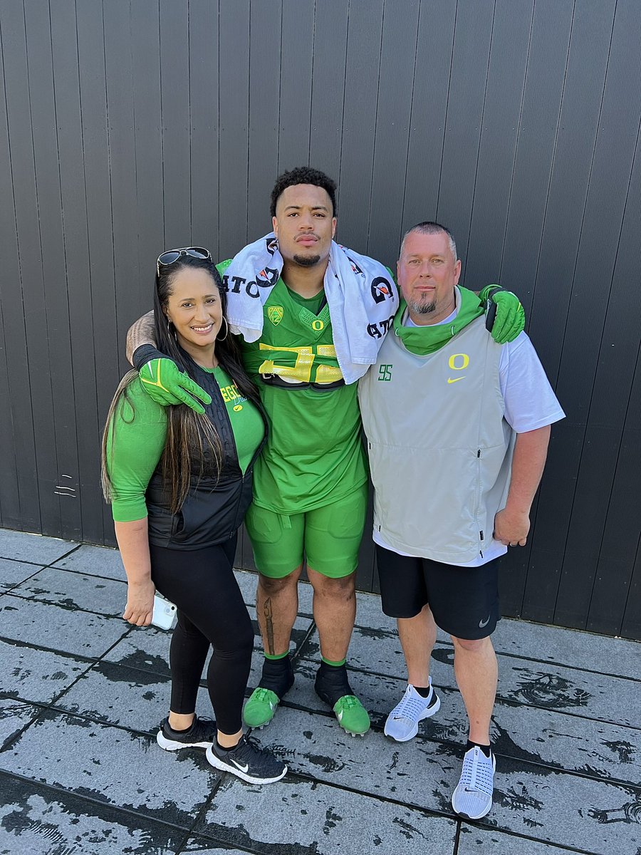 Coach__Chance's tweet photo. It was a hot one but a good one. Always a great time with in Autzen. Ready for the season now. #GoDucks π£π’π‘ #95 #oregonspringgame https://t.co/Dpmlc4OQoT