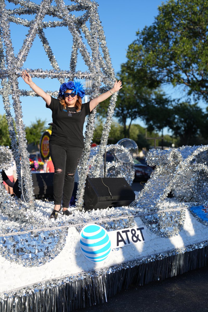 As an @att customer for 25+ years I'm proud to see their support of #SanAntonio at @FiestaSA! Tu sabes, my life revolves around connection! #ATT keeps me connected to friends & familia to share Fiesta content! Look for me on the AT&T float at the Flambeau parade #attinfluencer