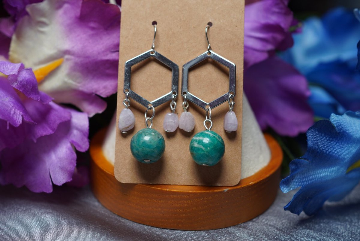 Elevate your energy with our stunning kunzite and amazonite earrings! 💜💙 Kunzite opens tthe heart to love and compassion, while amazonite enhances intuition and communication. Wear these earrings and feel the positive energy flowing through you! buff.ly/3zHvgev