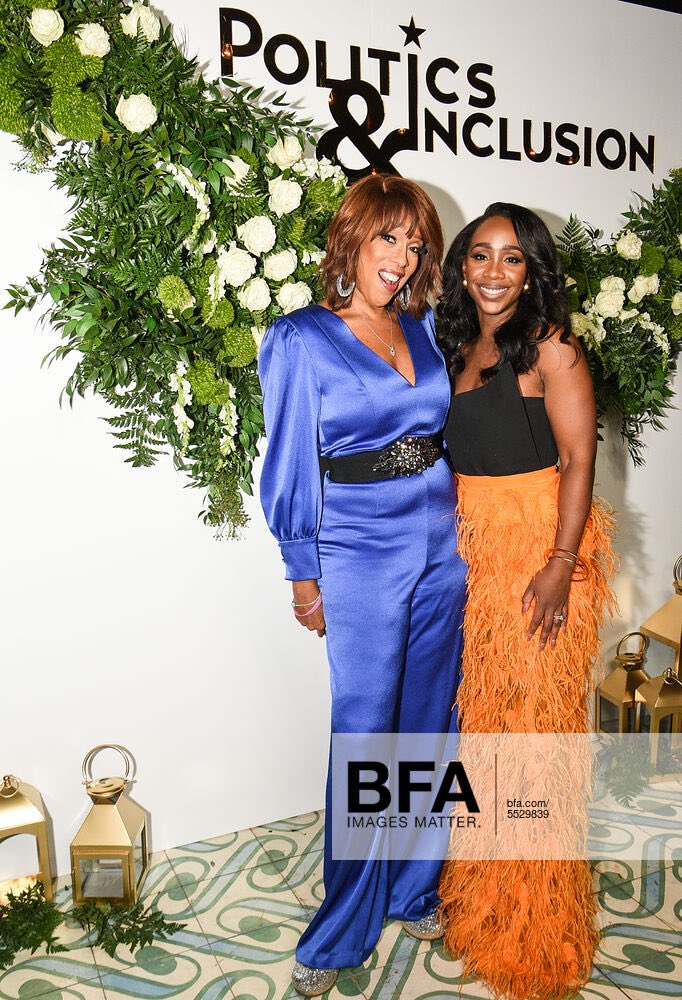 ebonyheartart's tweet photo. @abbydphillip we been doing this for yearssss ♥️ Thank you for allowing me and trusting me with your beauty!

Hair and Makeup by Me 🙋🏾‍♀️

#WhiteHouseCorrespondentsDinner 

@SymoneDSanders @GayleKing https://t.co/GPtPi7Gas9